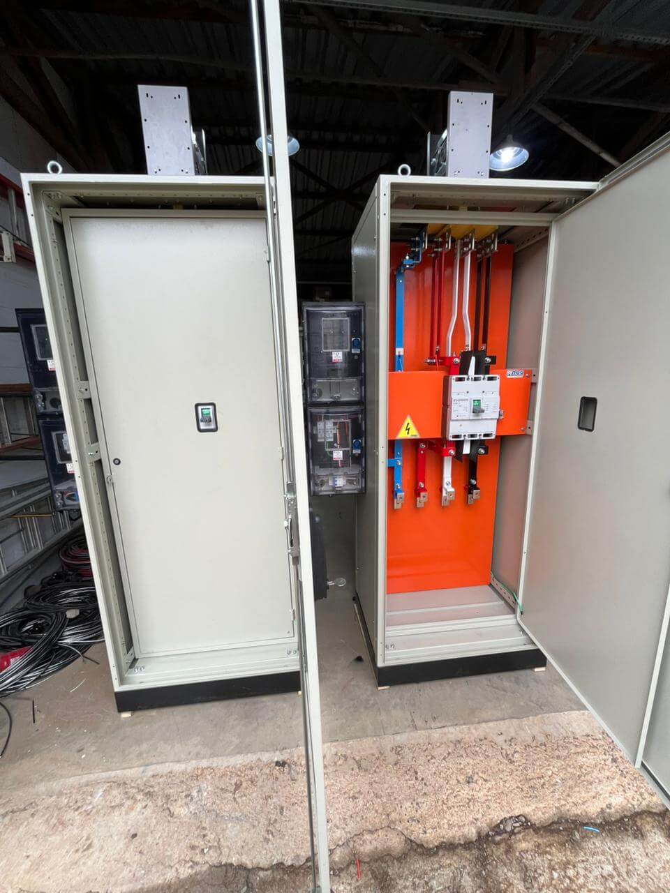 Quadro de distribuição externo para uso em campo